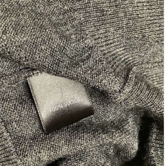 Qi New York Men's Grey 100% Wool Sweater - Size L - Minimalist, Cozy, Preppy - Picture 4 of 6